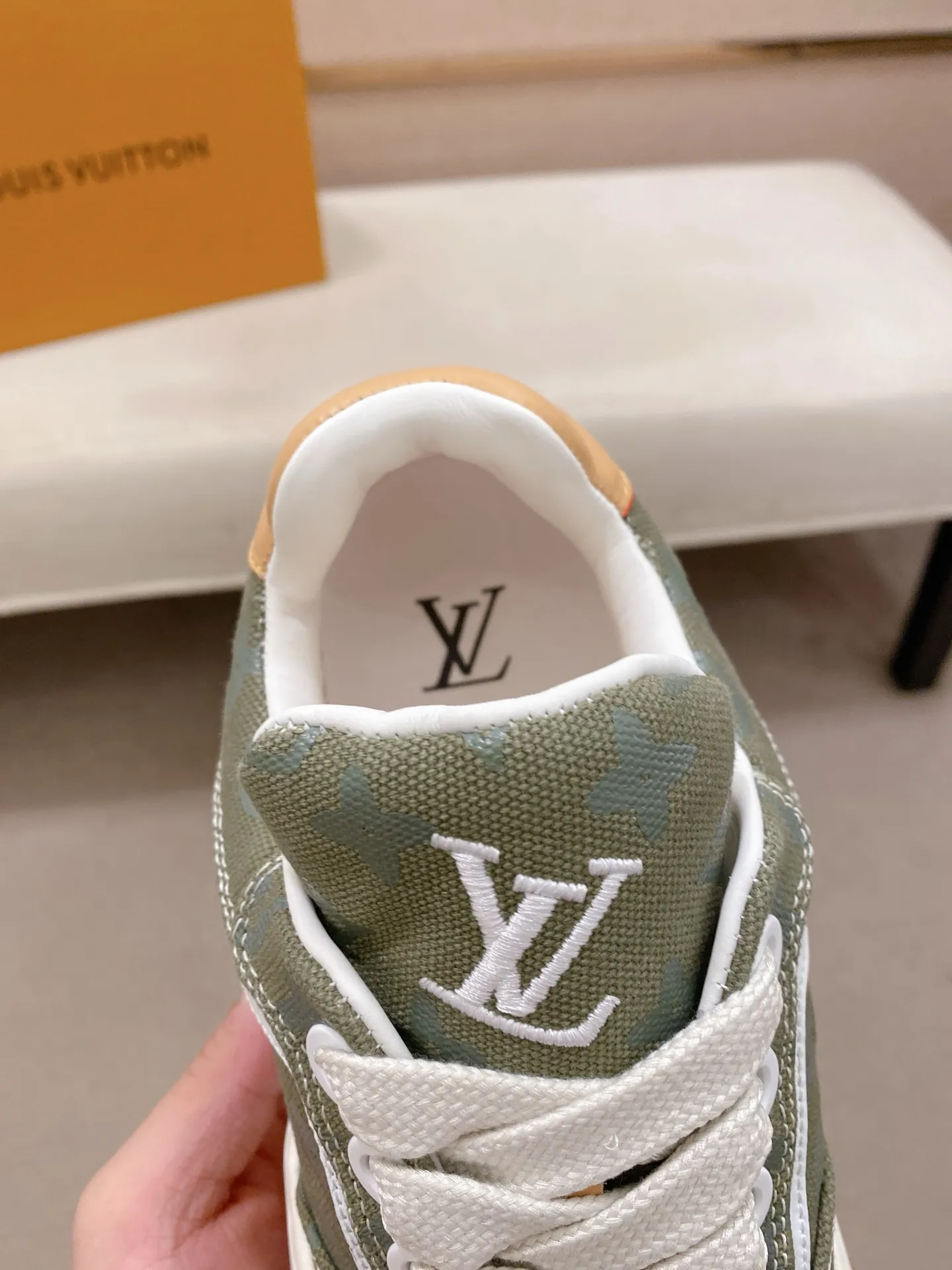 Factory price: 480💰 LV 🫏The colorful interpretation of BUTTERSOFT sneakers combines sheepskin, The colorful interpretation of LV BUTTERSOFT sneakers combines sheepskin and calfskin for a super soft feel. Designed by Pharrell Williams, this '60s-inspired shoe features a padded upper that's been crafted by Louis Vuitton craftsmen to further enhance the comfort of the leather. In addition to the LV initials, it features multiple signatures, including natural leather trim and an embossed pattern of Pharrell Williams and lobster on the side, referencing the Fall/Winter 2025 men’s show. A must-have artifact for fashionistas✅ Code number 38-44